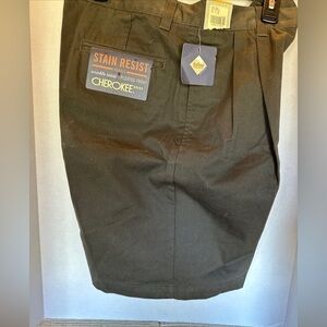 Nwt cherokee brand pleated shorts size 32